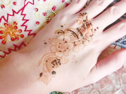 メヘンディとは メヘンディ ヘナタトゥー ヘナアート ハート フール Mehndi